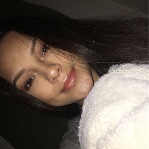 Meet your Posher, AMY💜😈 - Picture 4 of 5